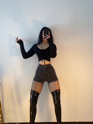 俏妞qiaoniuTT微密圈内的精美图集,尽在其中