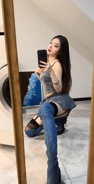 张鑫baby微密圈独具风采撩人心弦,照片视频双重享受