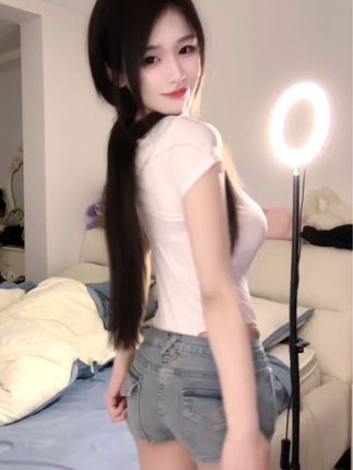 无敌粉红爆龙战神微密圈作品展现优雅时尚造型，时尚解析