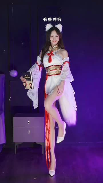 抖音小萌子游泳视频分享(胶原蛋白肌肤的小萌子)