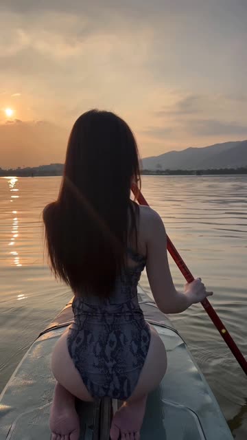 秀人网女神徐莉芝Booty性感淡白色带图案连衣裙写真，徐莉芝Booty淡白色连衣裙写真欣赏