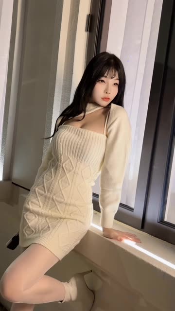 秀人网女神徐莉芝Booty性感淡白色带图案连衣裙写真，徐莉芝Booty淡白色连衣裙写真欣赏