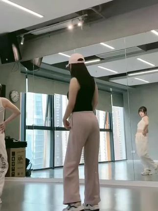 奶雯微密圈作品资源分享,时尚穿搭及生活方式的精粹分享