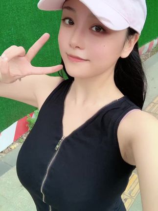 抖音超高颜值网红“奶雯”,波霸波涛胸涌快手大胸器微密圈