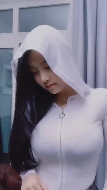 奶雯的微密圈清纯与诱惑交织,双重魅力等你来