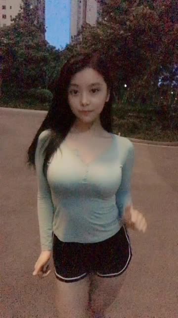 奶雯的微密圈清纯与诱惑交织,双重魅力等你来
