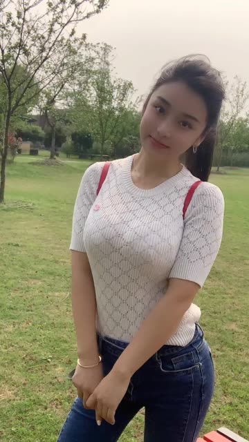 探索奶雯微密圈的时尚穿搭,发现生活的精粹分享