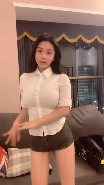 探索奶雯微密圈的时尚穿搭,发现生活的精粹分享