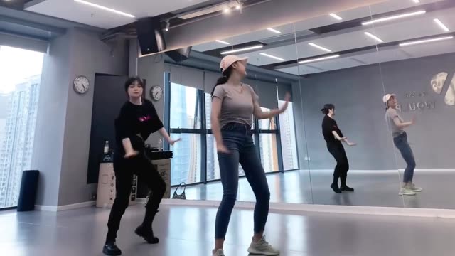 抖音奶雯微密圈照片合集,微笑的文文weme圈视频汇总