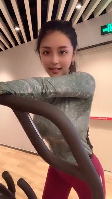 抖音奶雯微密圈照片合集,微笑的文文weme圈视频汇总