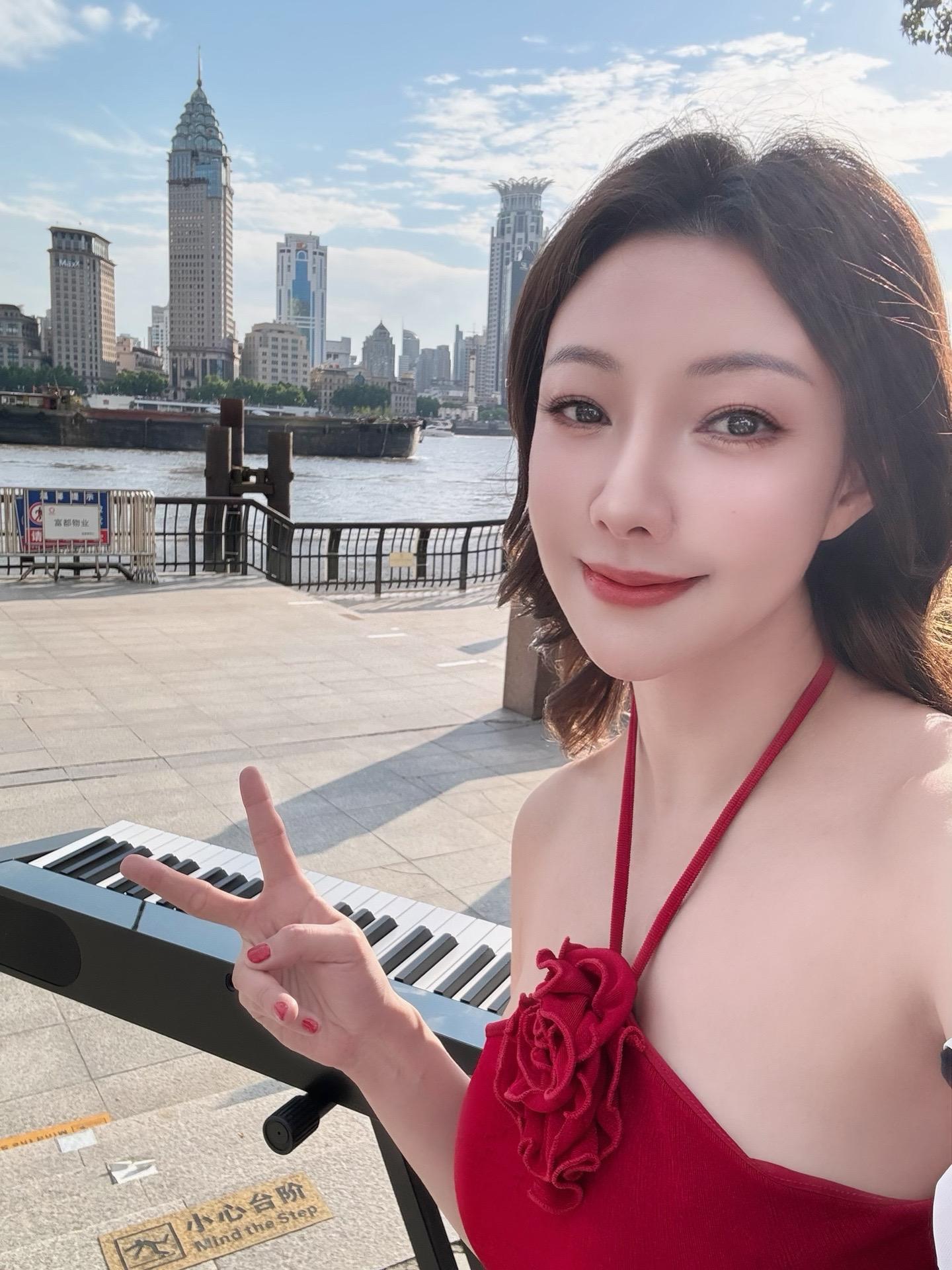 果儿Victoria国际版抖音,比基尼钢琴视频简直了