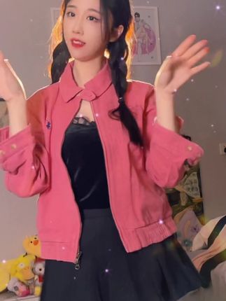 轩子巨2兔大晒私密照,腿边黑色一团引发热议