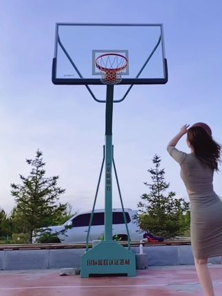 MIYA米娅新娘写真,她在人生高光时刻的惊艳亮相