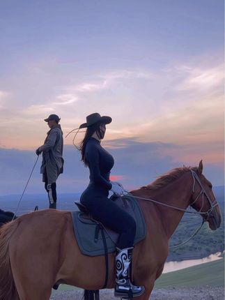 MIYA健身写真，展现她的强大肌肉线条