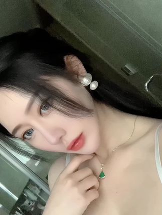 不爱笑的赛琳微密写真全集,颜值博主的全方位展示