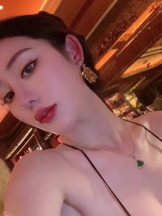 不爱笑的赛琳微密写真全集,颜值博主的全方位展示