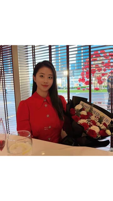 张贺玉的蝴蝶纹身是真的吗?网红张老师的神秘标志解读