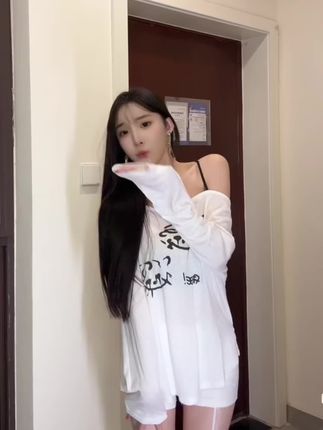 智桃lucky微密圈资源下载,抖音网红智桃的独特魅力尽收眼底