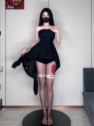阿尔卑香小狗子微博VS抖音,她的网红反差魅力何在?