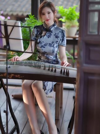 性感女神降临人间Carol周妍希白丝吊袜写真,每一张都充满诱惑