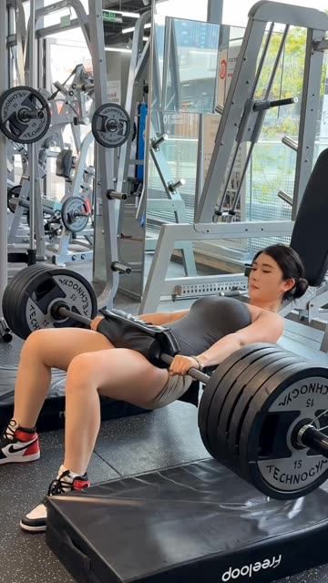 詹詹(詹妮)微密圈穿搭作品分享每日穿搭灵感源源不断,深度解读詹妮的时尚穿搭美学