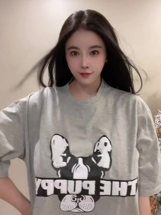 网络红人猪小七长相漂亮身材很好高质量内容走红网络，猪小七的走红之路高质量内容是关键