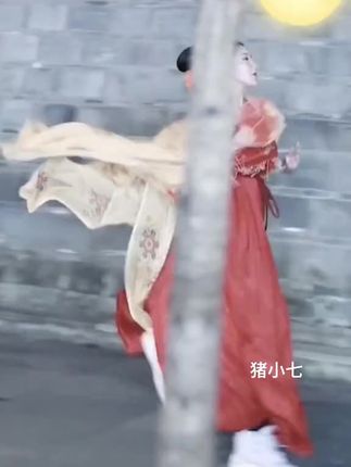 猪小七女帝装图片欣赏,猪小七的霸气造型解析