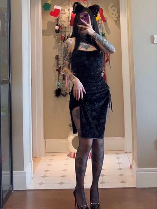 卡通百科老王微圈图片大全,她的作品如雨露般短暂又珍贵