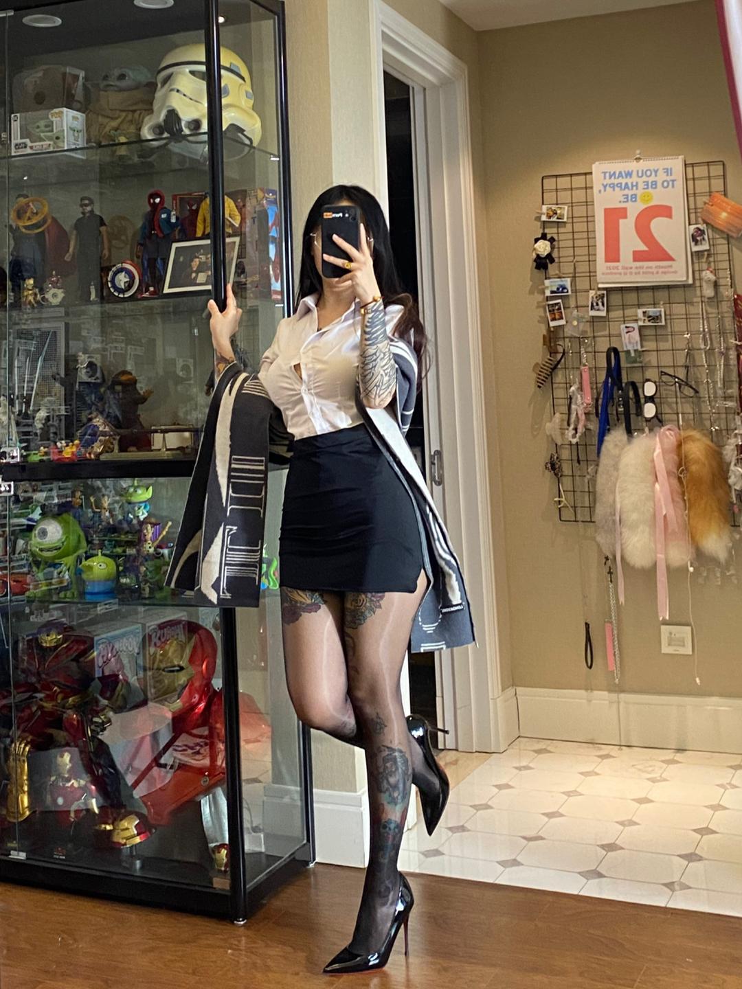 卡通百科老王微圈图片大全,她的作品如雨露般短暂又珍贵