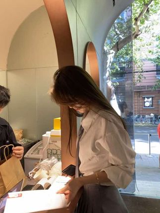 脸红mm与老头趣味互动,粉丝的热议讨论