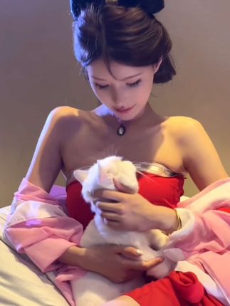 网红脸红mm的早期作品解析,她的独特风格如何形成?