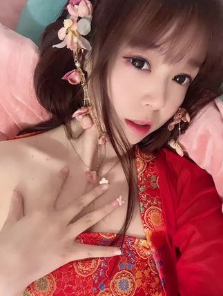 七七仙女抖音照片合集,从甜美到冷艳风格多变