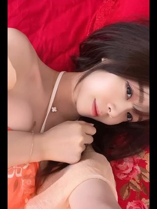 抖音七七仙女照片合集，独特红色风格诠释幸福感