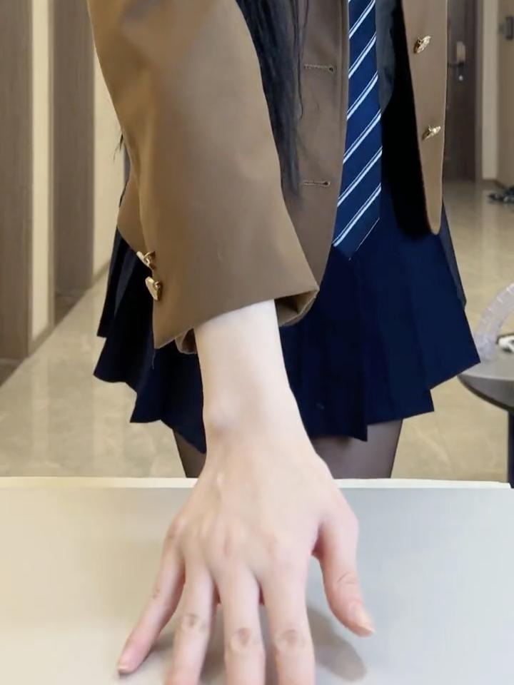 抖音唐十七个人简介,了解她的真实身份与风格