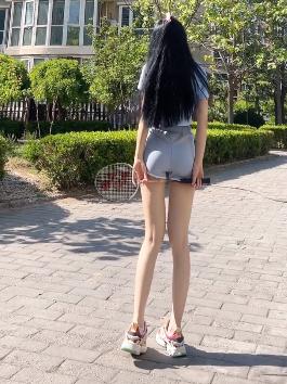 抖音唐十七个人简介,了解她的真实身份与风格