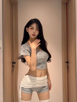 一只树懒宠物互动视频,她的宠物乐园瞬间令人羡慕