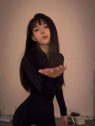 一只树懒宠物互动视频，她的宠物乐园瞬间令人羡慕