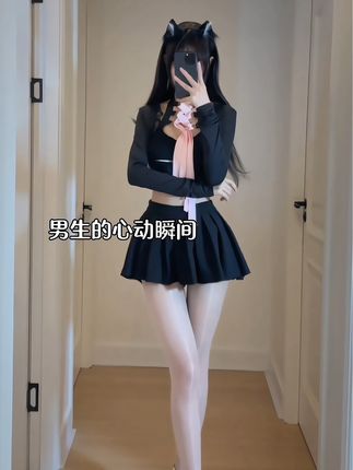 猫梨梨的穿搭风格解析,她的照片展示了什么时尚风格?