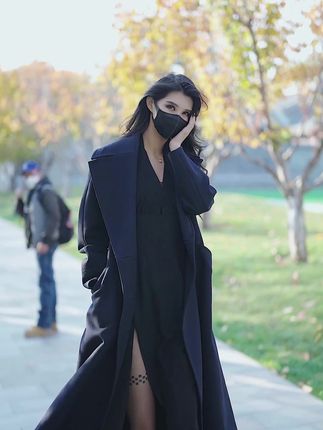 葛征微密圈红底高跟鞋作品展现,突破性时尚引领穿搭新风潮