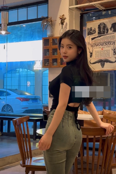 抖音特务蕉女是谁?附上小蕉微密图赏析-1 抖音美女小蕉微密作品欣赏|美丽天使红裙黑夹克造型受追捧