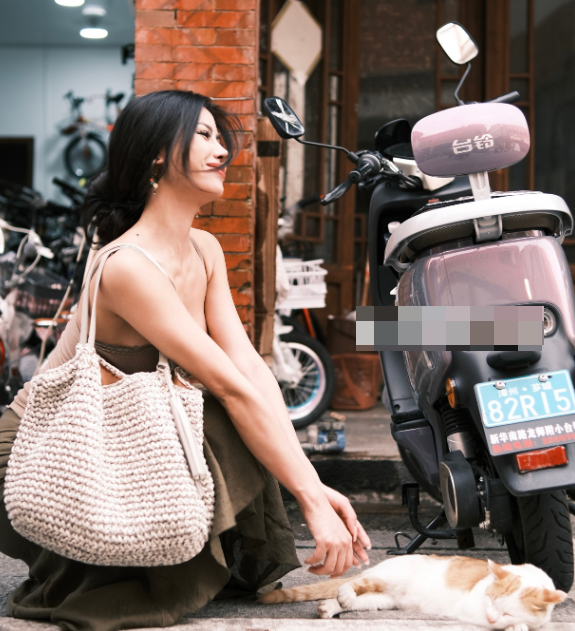 李嘉欣微密圈照片精选作品,此欣非彼欣weme付费图片上头了!-1 李嘉欣97图集分享,欣赏她精美的摄影作品