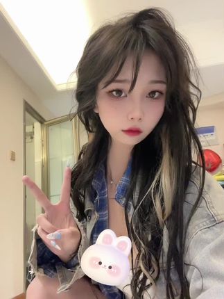 抖音网红不要说我很漂亮(云朵儿的圈子)微密圈作品,完美曲线和清新颜值让人心动