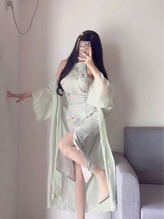 猫猫呀ss微密圈作品内容新动态,清新梦幻般的粉色长裙引发热议