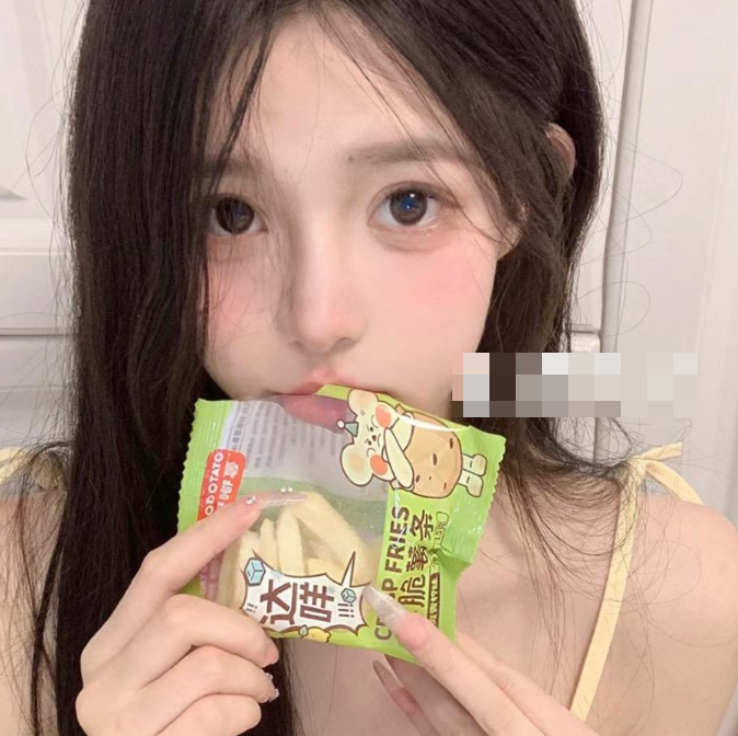 抖音网红吃小熊饼干微密圈图片(本人素颜照曝光)-1 抖音网红吃小熊饼干微密圈图片(本人素颜照曝光)