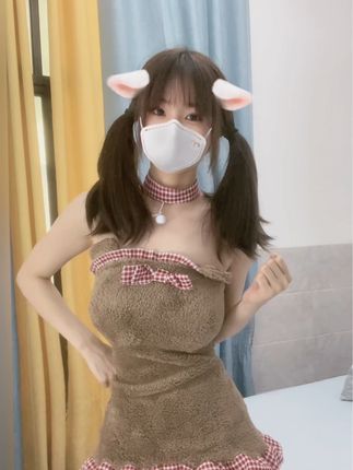 给乔买裙子微密圈作品资源的苗族服饰,展现自然之美的精致细节
