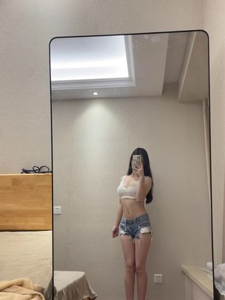 四川辣妹UU宝的微密圈作品图片,展现时尚品味和生活态度