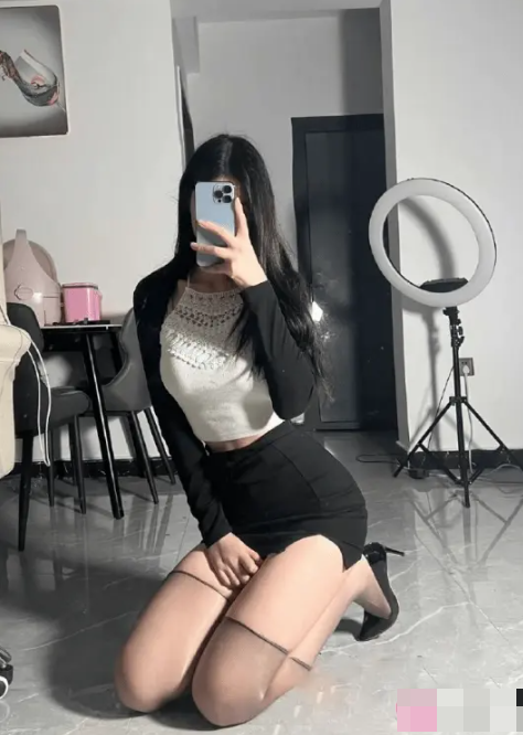 网红陈妮妮uni微密收费图片瓜 网友:反差真大!-1 网红陈妮妮uni微密收费图片瓜网友:反差真大!