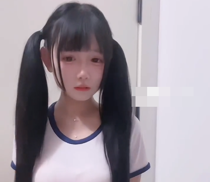 抖音网红池小苡微密圈精选作品图片，年纪感觉好小呀！