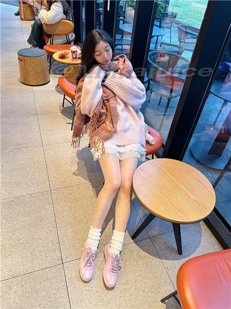 牛奶里的果汁微密圈套图资源,展现颜值与美足共舞