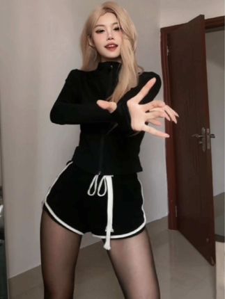 抖音小哭包不哭微密圈作品资源,独特创意和出色颜值的时尚潮流